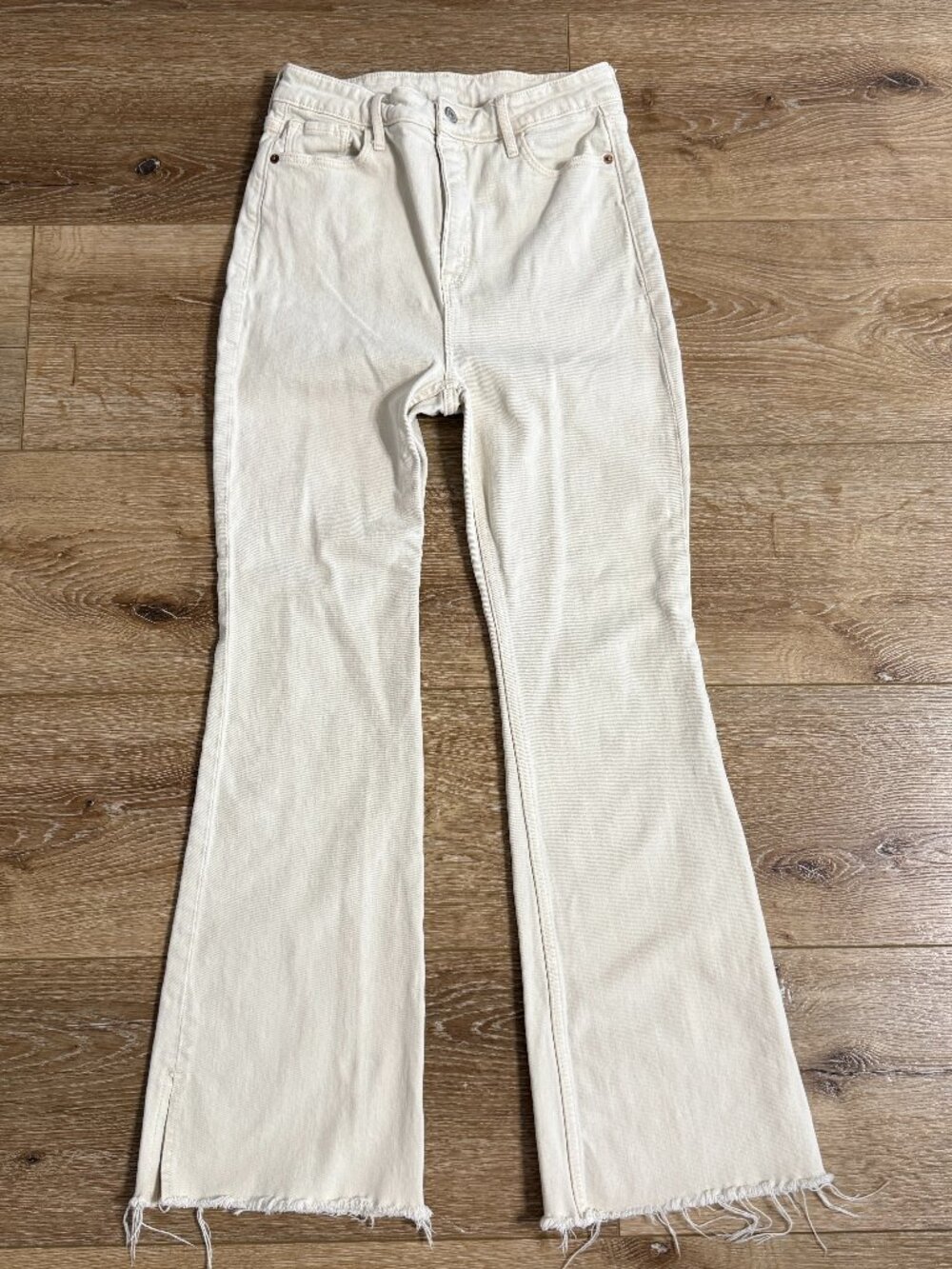 Old Navy Jeans Women's White Size 6 High Rise Flare Stretch Raw Hem Oatmeal